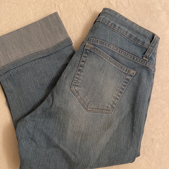 Merona Cropped Wide Cuff Capri Jeans Women's Size 6 Light Denim Wash - Picture 6 of 6